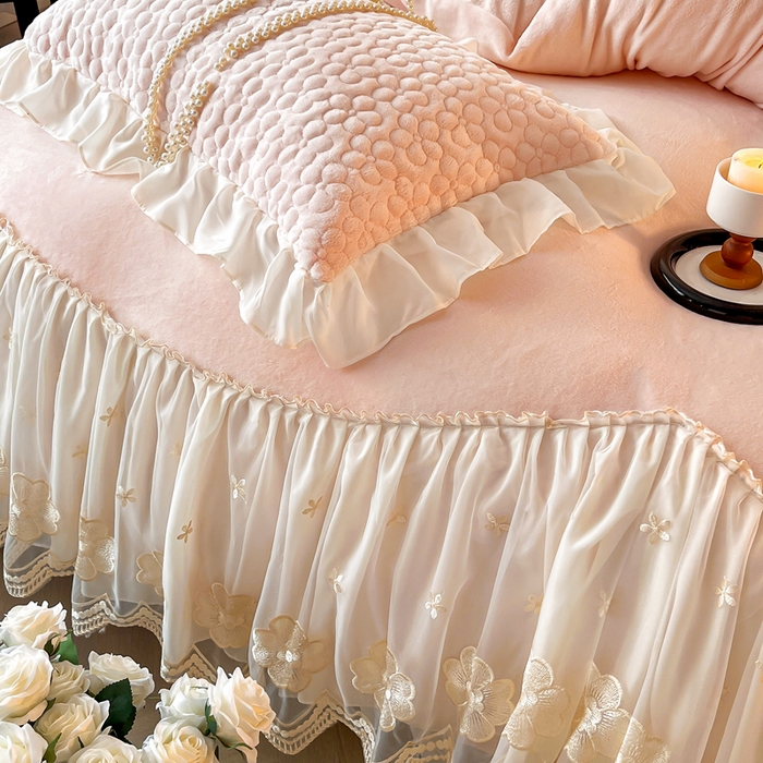 91家纺网 家纺一手货源 找家纺 （总）花香四季家纺 2025新款牛奶绒夹棉床裙款四件套-柏林小姐