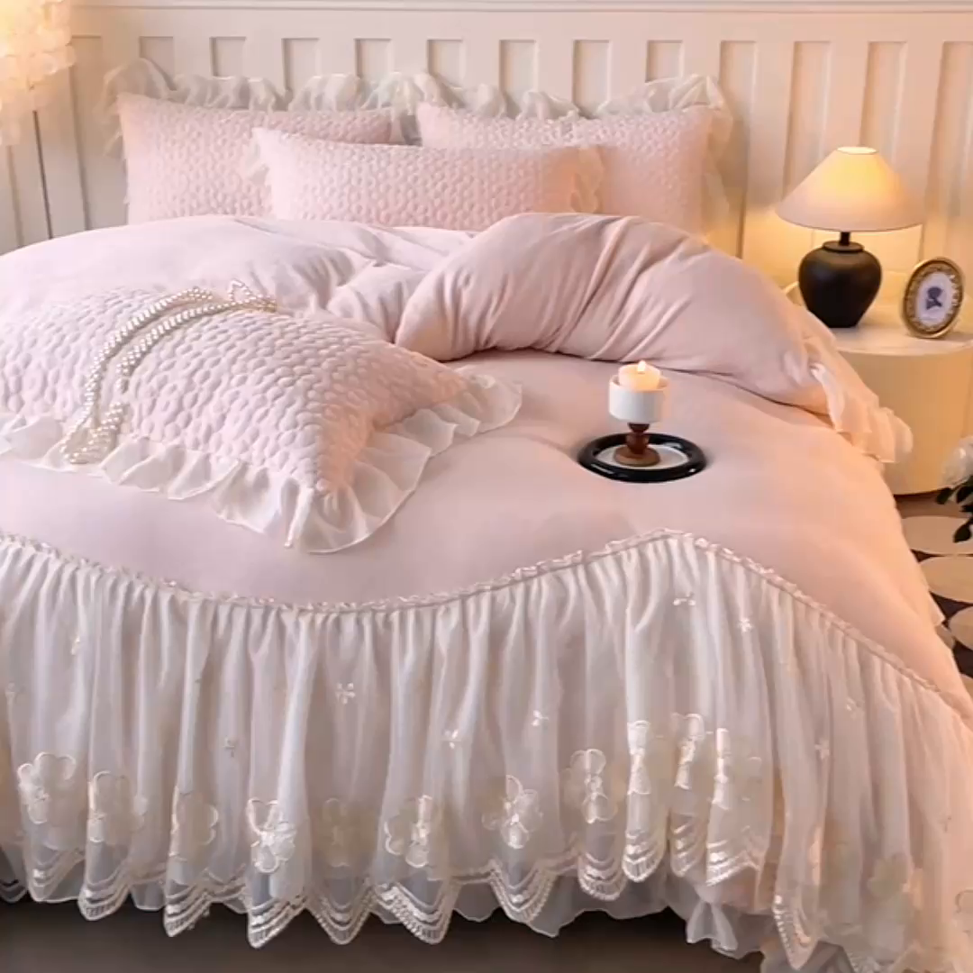 91家纺网 家纺一手货源 找家纺 （总）花香四季家纺 2025新款牛奶绒夹棉床裙款四件套-柏林小姐