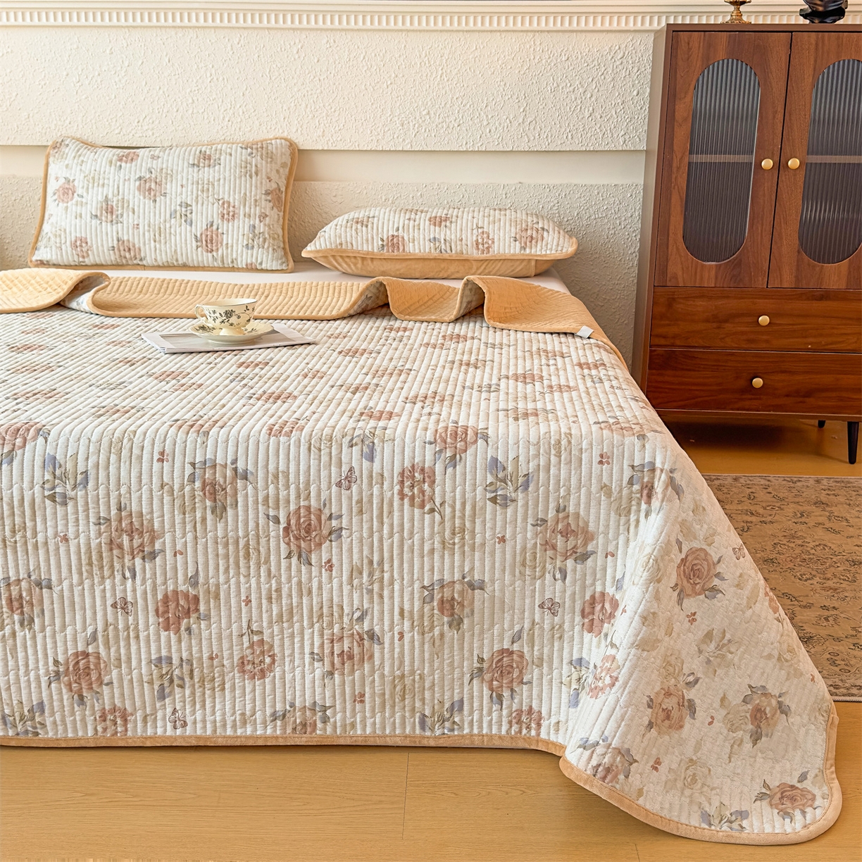 91家纺网 家纺一手货源 找家纺 恒爱家纺 2025新款全棉宝宝绒双拼床盖三件套 火树琪花