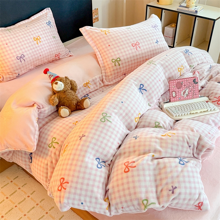 91家纺网 家纺一手货源 找家纺 艾特你 2025新款小清新高克重牛奶绒印花四件套 彩色物语红