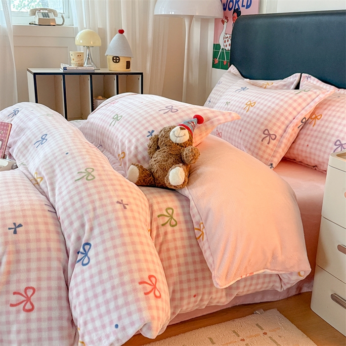 91家纺网 家纺一手货源 找家纺 艾特你 2025新款小清新高克重牛奶绒印花四件套 彩色物语红