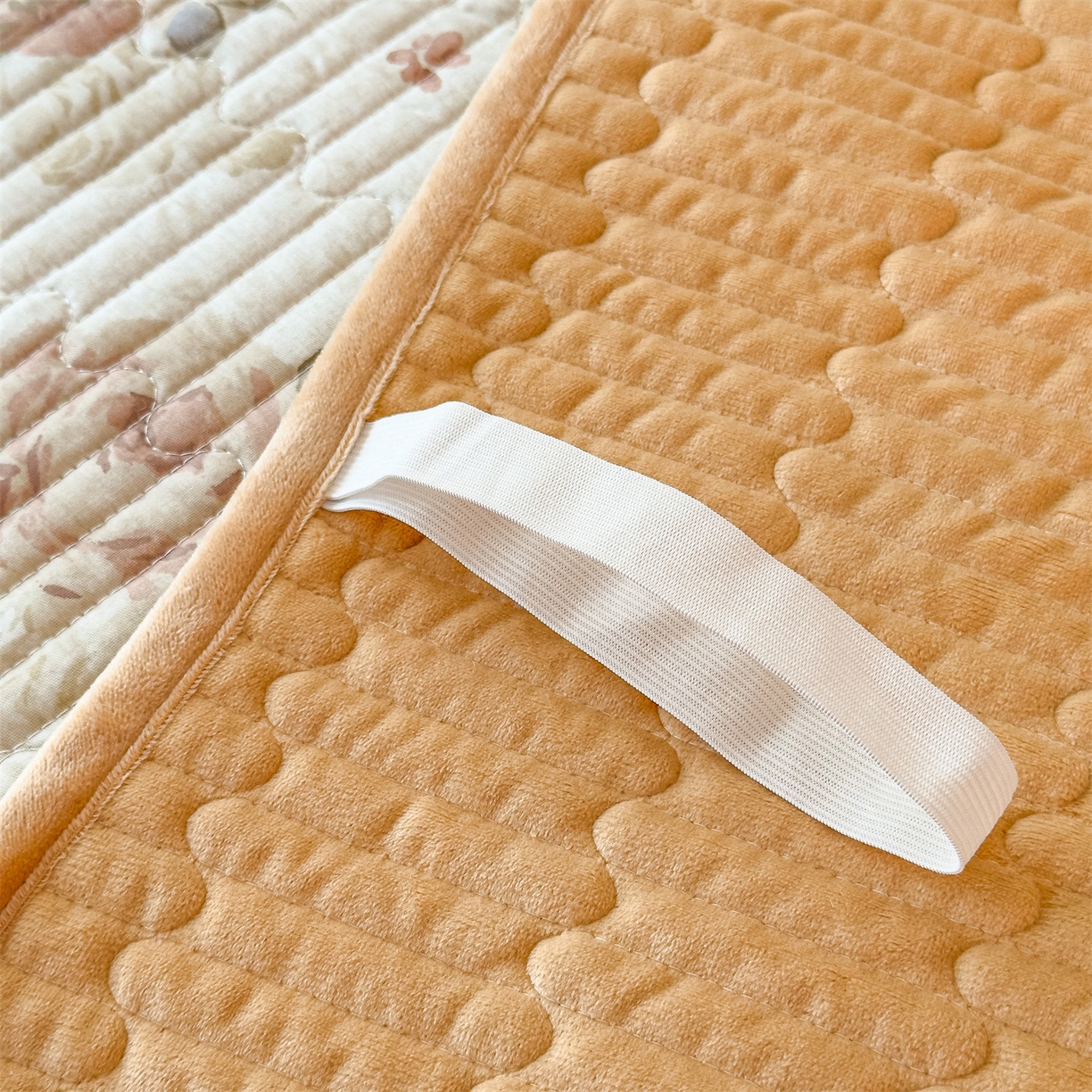 91家纺网 家纺一手货源 找家纺 恒爱家纺 2025新款全棉宝宝绒双拼床盖三件套 火树琪花