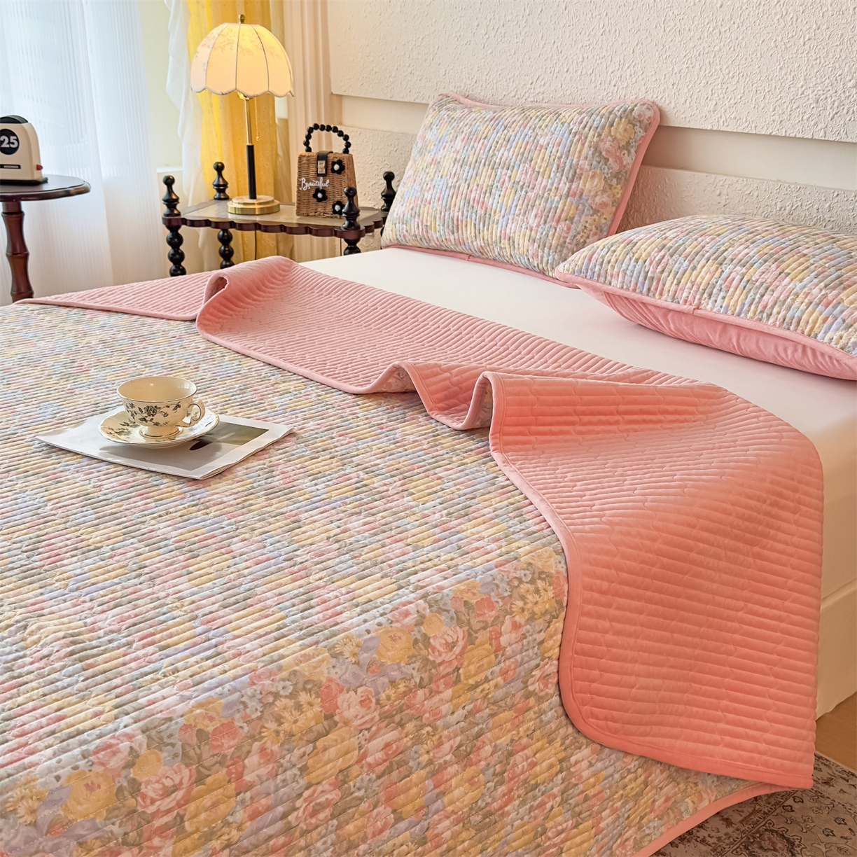 91家纺网 家纺一手货源 找家纺 恒爱家纺 2025新款全棉宝宝绒双拼床盖三件套 娇媚