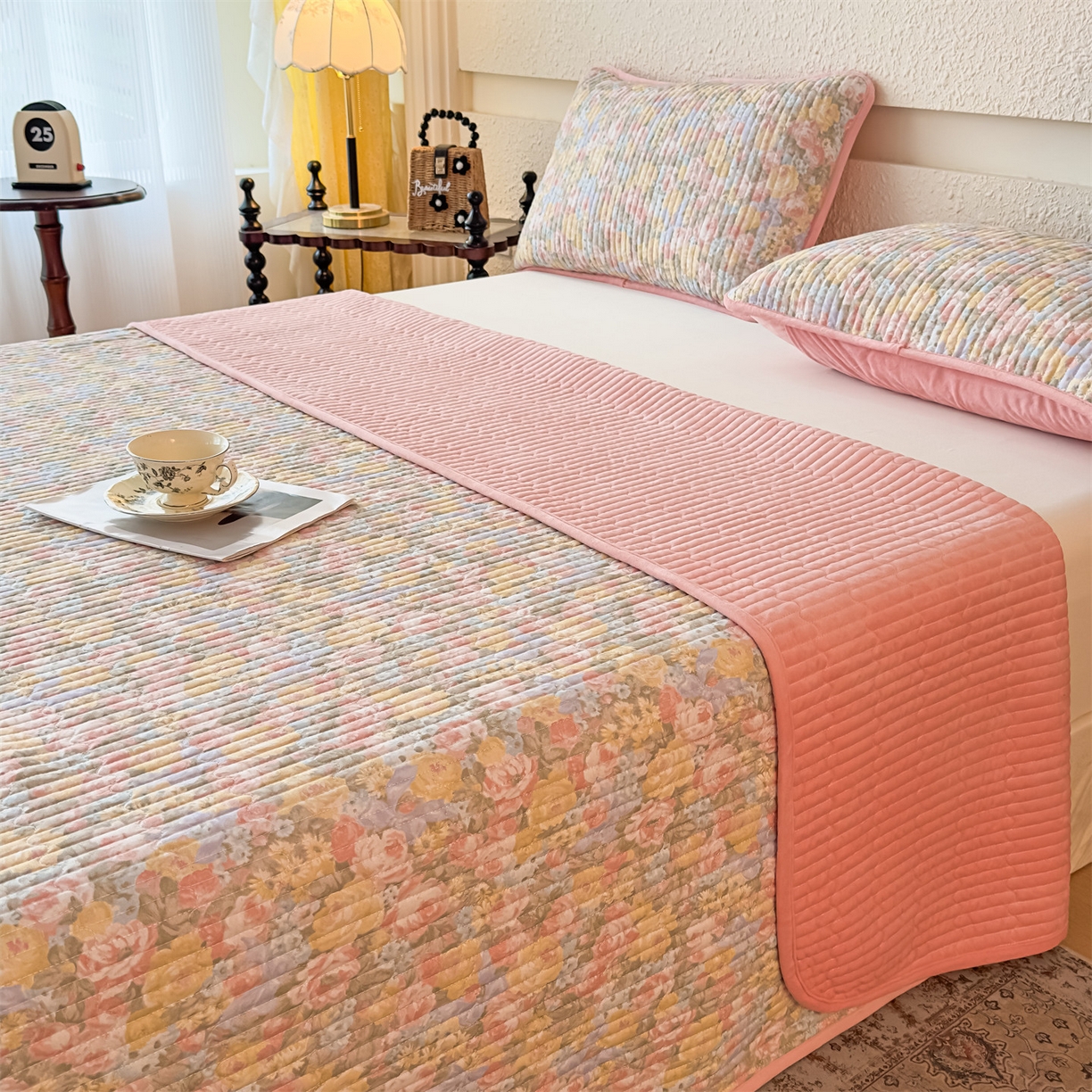 91家纺网 家纺一手货源 找家纺 恒爱家纺 2025新款全棉宝宝绒双拼床盖三件套 娇媚