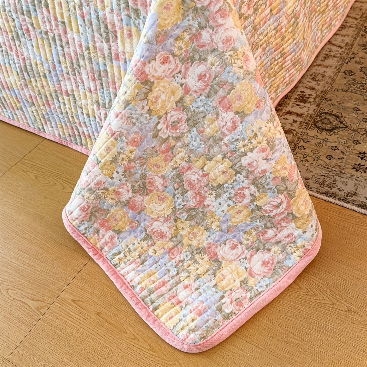 91家纺网 家纺一手货源 找家纺 恒爱家纺 2025新款全棉宝宝绒双拼床盖三件套 娇媚