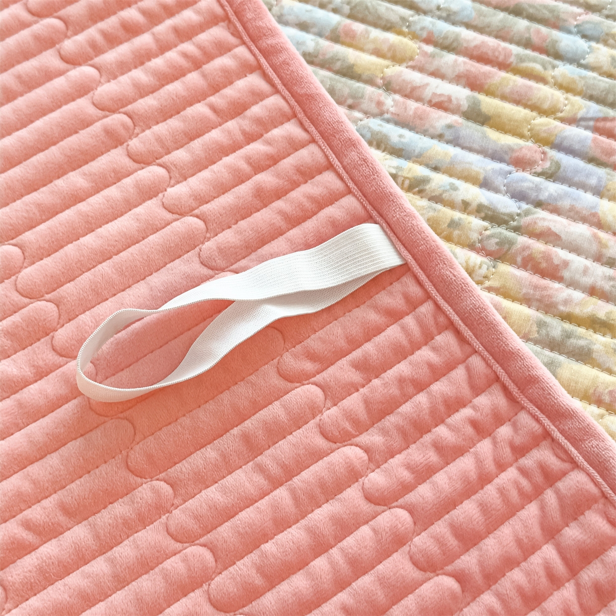 91家纺网 家纺一手货源 找家纺 恒爱家纺 2025新款全棉宝宝绒双拼床盖三件套 娇媚