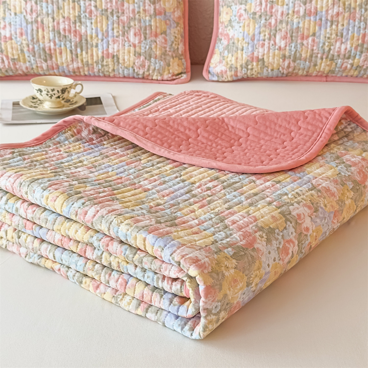 91家纺网 家纺一手货源 找家纺 恒爱家纺 2025新款全棉宝宝绒双拼床盖三件套 娇媚