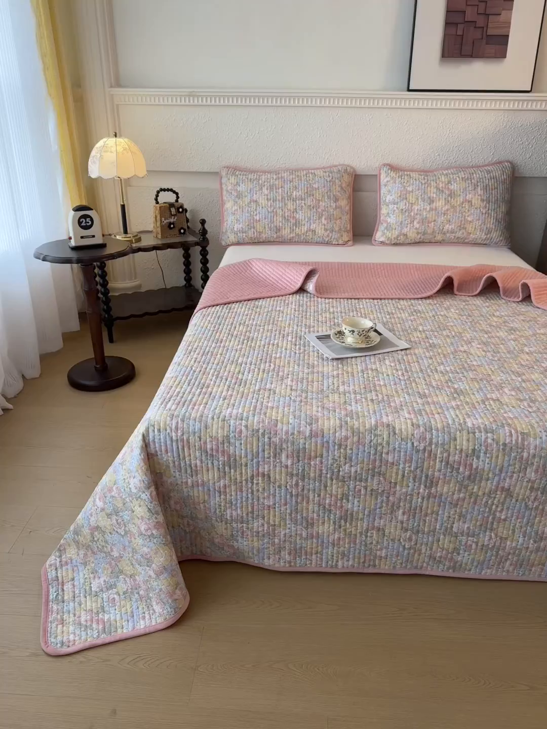 91家纺网 家纺一手货源 找家纺 恒爱家纺 2025新款全棉宝宝绒双拼床盖三件套 娇媚