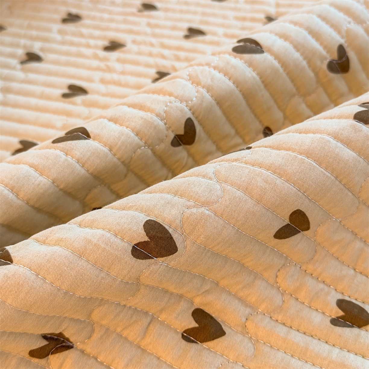 91家纺网 家纺一手货源 找家纺 恒爱家纺 2025新款全棉宝宝绒双拼床盖三件套 精彩人生