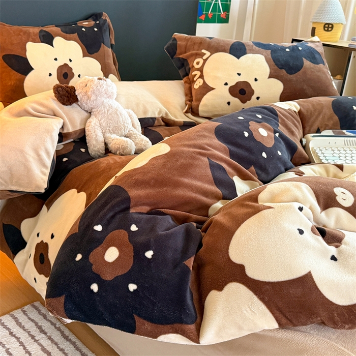 艾特你 2025新款小清新高克重牛奶绒印花四件套 繁花物语