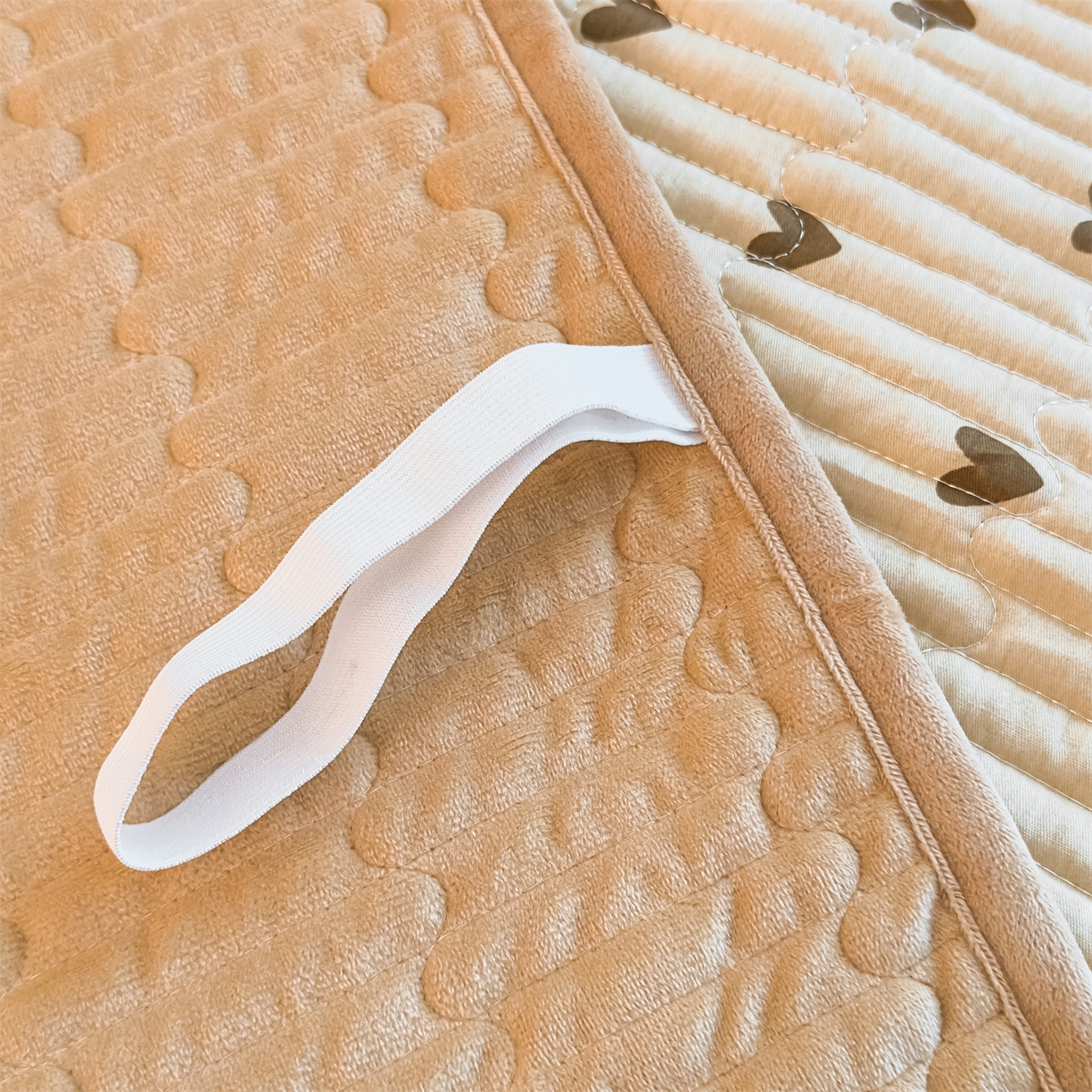 91家纺网 家纺一手货源 找家纺 恒爱家纺 2025新款全棉宝宝绒双拼床盖三件套 精彩人生