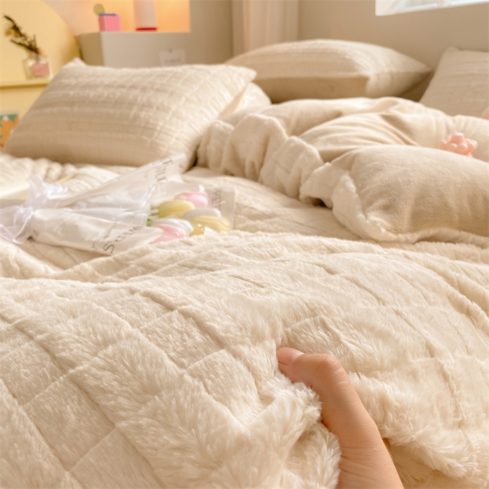 91家纺网 家纺一手货源 找家纺 名兮家居 2025新款高克重立体仿兔绒牛奶绒四件套 奶油方格