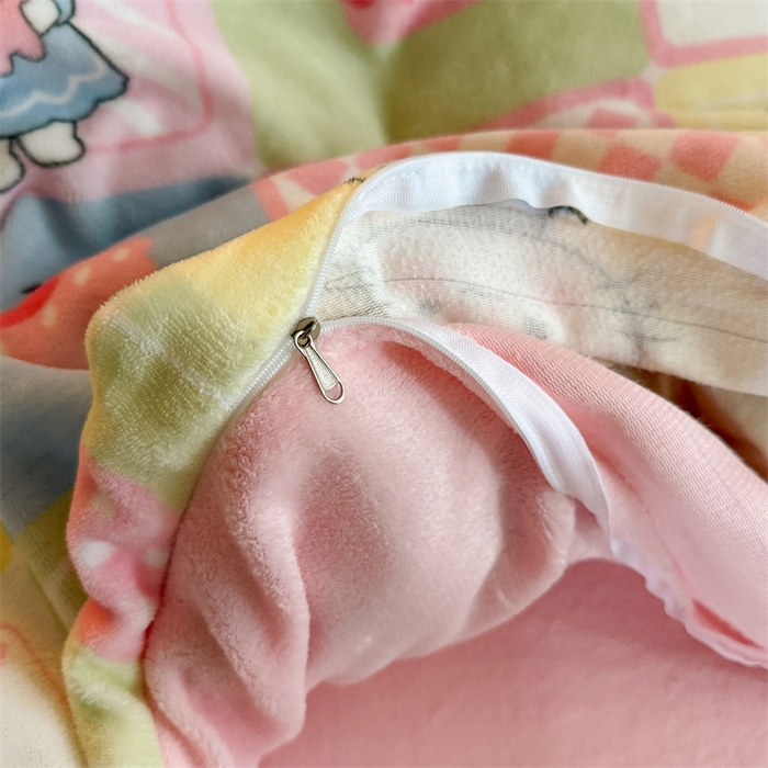 91家纺网 家纺一手货源 找家纺 艾特你 2025新款小清新高克重牛奶绒印花四件套 格子猫咪