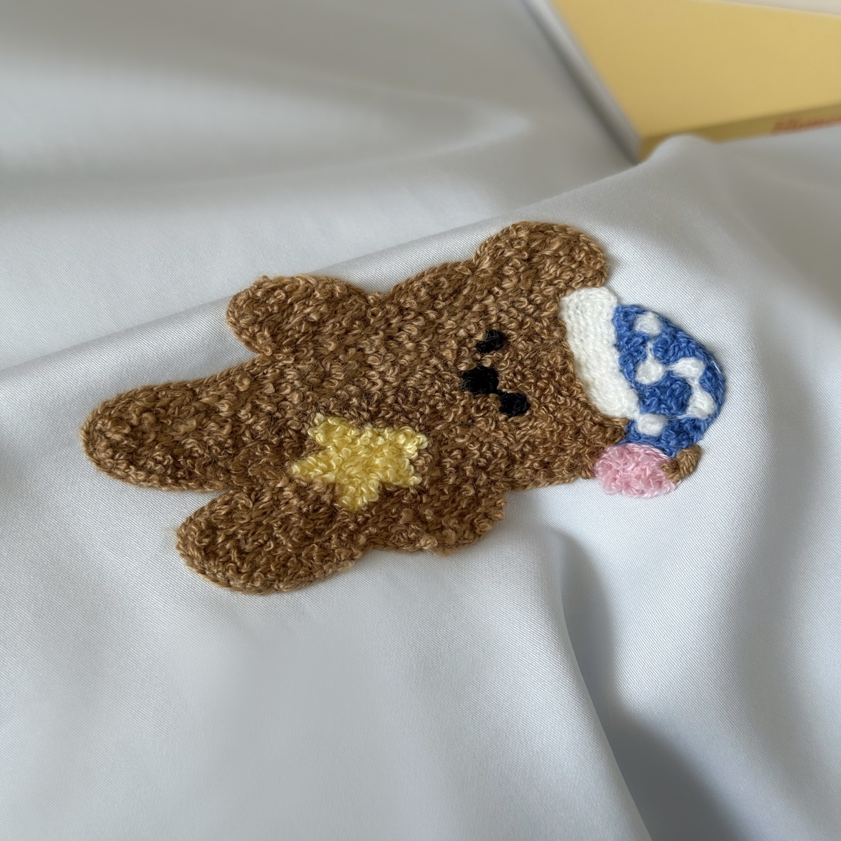 91家纺网 家纺一手货源 找家纺 三味舒屋 2025新款好梦毛巾绣全棉纯棉磨毛四件套 全棉款好梦小熊