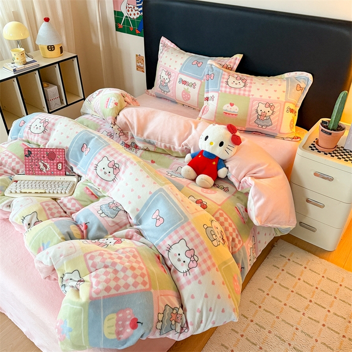 91家纺网 家纺一手货源 找家纺 艾特你 2025新款小清新高克重牛奶绒印花四件套 格子猫咪