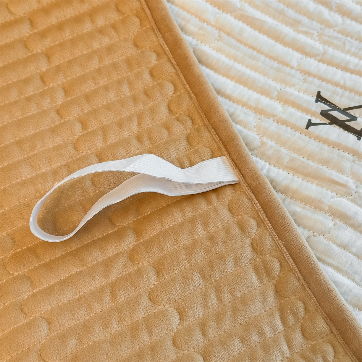 91家纺网 家纺一手货源 找家纺 恒爱家纺 2025新款全棉宝宝绒双拼床盖三件套 拉布布