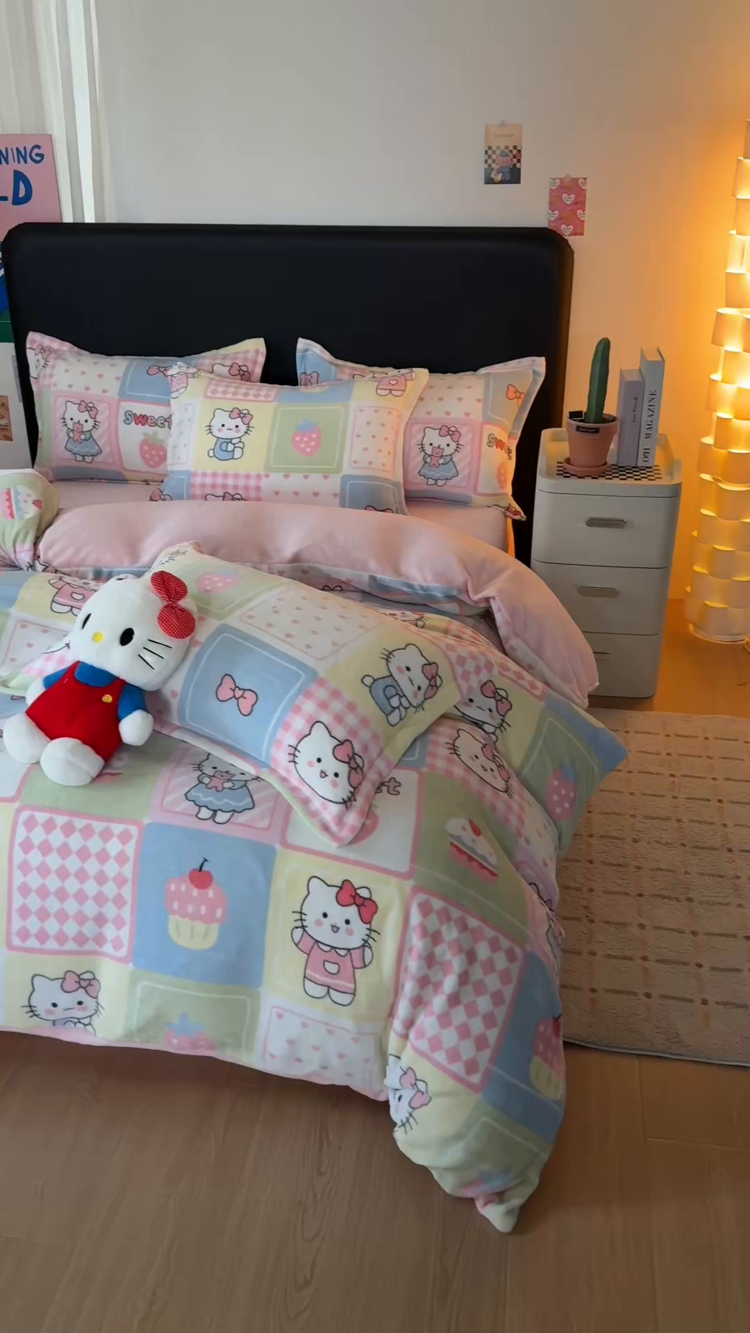 91家纺网 家纺一手货源 找家纺 艾特你 2025新款小清新高克重牛奶绒印花四件套 格子猫咪