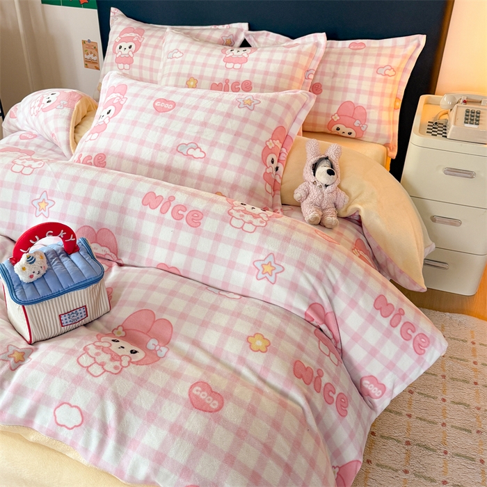 91家纺网 家纺一手货源 找家纺 艾特你 2025新款小清新高克重牛奶绒印花四件套 格子小美