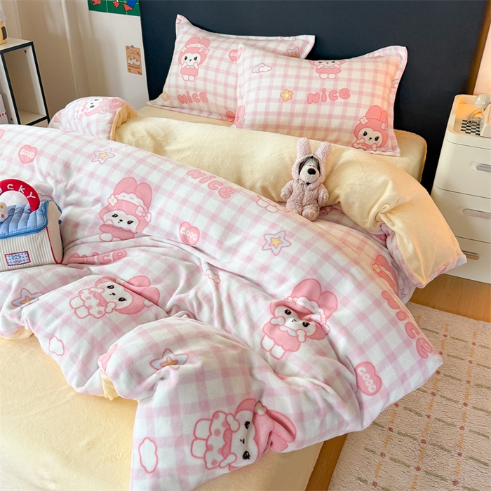 91家纺网 家纺一手货源 找家纺 艾特你 2025新款小清新高克重牛奶绒印花四件套 格子小美