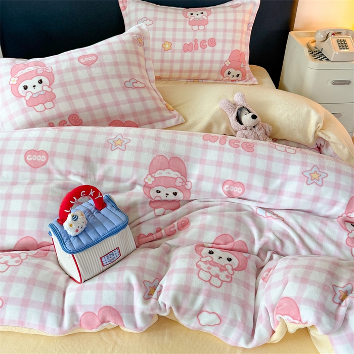 91家纺网 家纺一手货源 找家纺 艾特你 2025新款小清新高克重牛奶绒印花四件套 格子小美