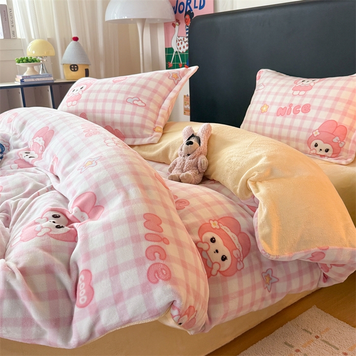 91家纺网 家纺一手货源 找家纺 艾特你 2025新款小清新高克重牛奶绒印花四件套 格子小美