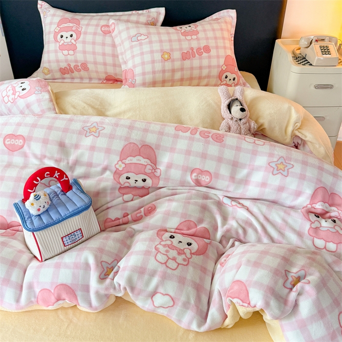 91家纺网 家纺一手货源 找家纺 艾特你 2025新款小清新高克重牛奶绒印花四件套 格子小美