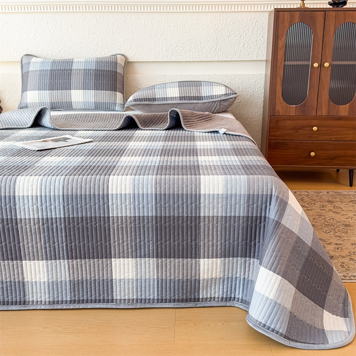 91家纺网 家纺一手货源 找家纺 恒爱家纺 2025新款全棉宝宝绒双拼床盖三件套 蓝灰大格