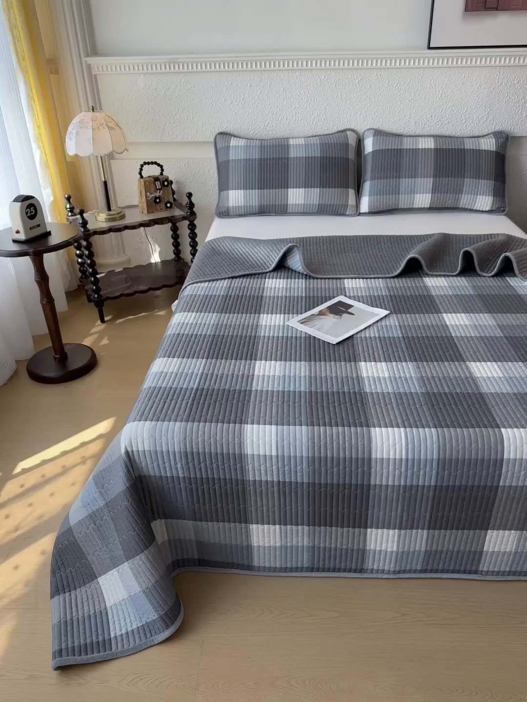 91家纺网 家纺一手货源 找家纺 恒爱家纺 2025新款全棉宝宝绒双拼床盖三件套 蓝灰大格