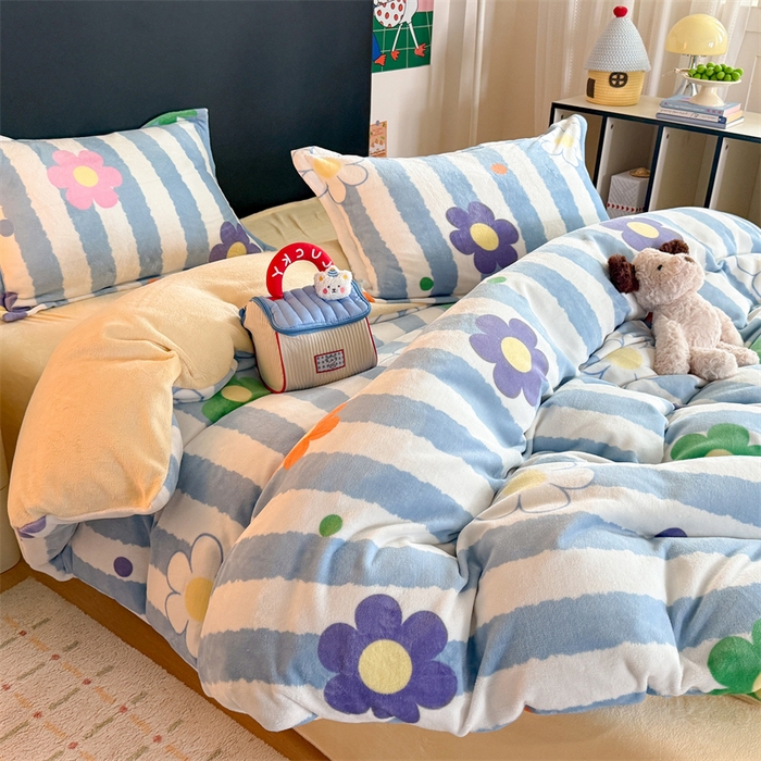 91家纺网 家纺一手货源 找家纺 艾特你 2025新款小清新高克重牛奶绒印花四件套 花田初夏