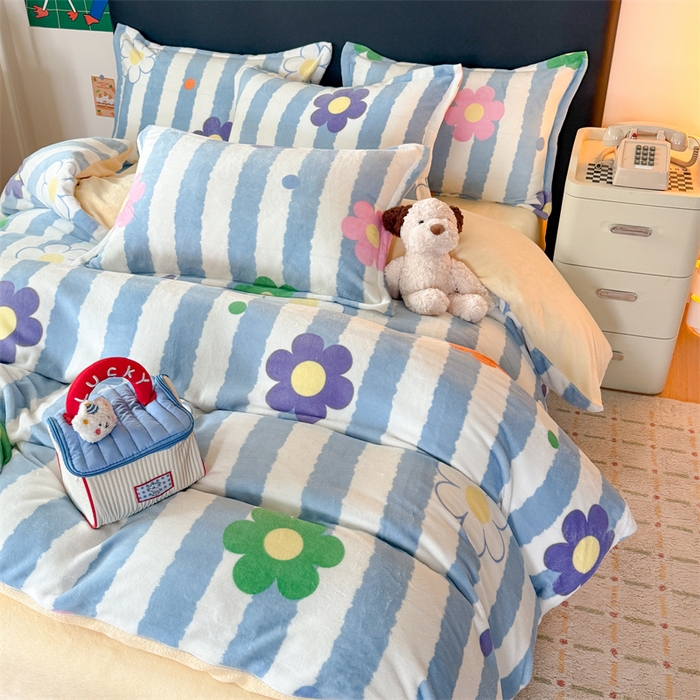 91家纺网 家纺一手货源 找家纺 艾特你 2025新款小清新高克重牛奶绒印花四件套 花田初夏