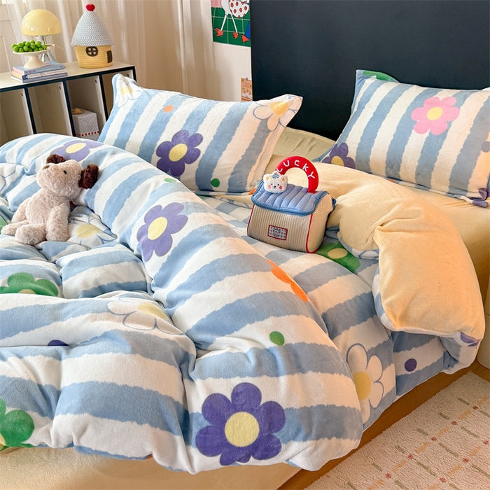 91家纺网 家纺一手货源 找家纺 艾特你 2025新款小清新高克重牛奶绒印花四件套 花田初夏