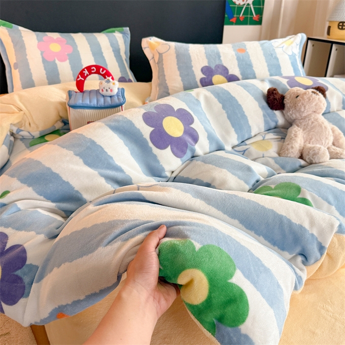 91家纺网 家纺一手货源 找家纺 艾特你 2025新款小清新高克重牛奶绒印花四件套 花田初夏