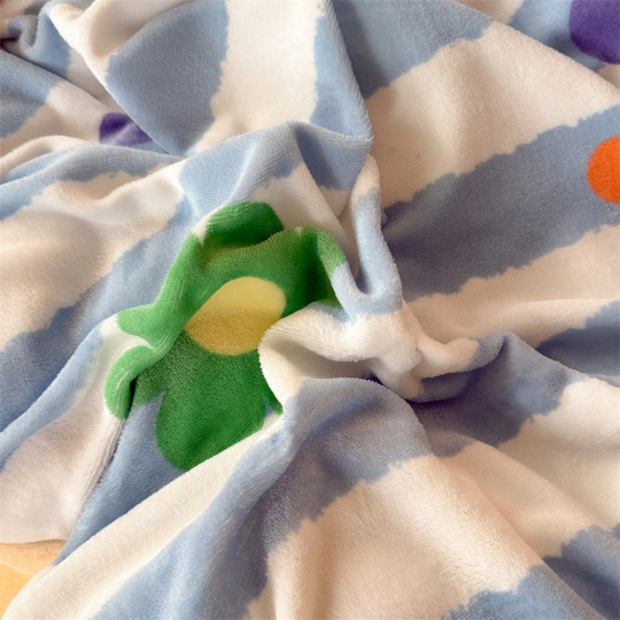 91家纺网 家纺一手货源 找家纺 艾特你 2025新款小清新高克重牛奶绒印花四件套 花田初夏