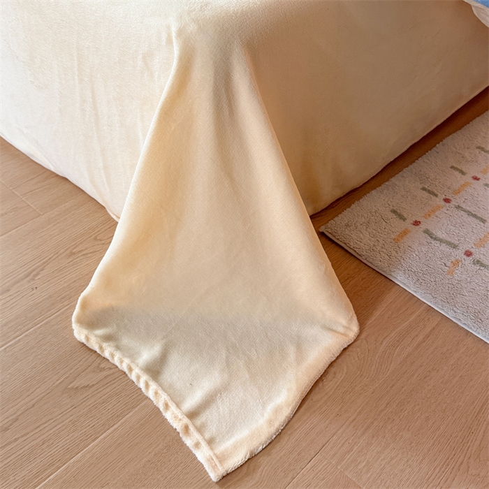 91家纺网 家纺一手货源 找家纺 艾特你 2025新款小清新高克重牛奶绒印花四件套 花田初夏