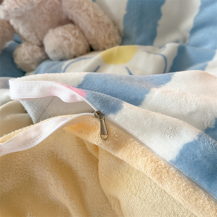 91家纺网 家纺一手货源 找家纺 艾特你 2025新款小清新高克重牛奶绒印花四件套 花田初夏