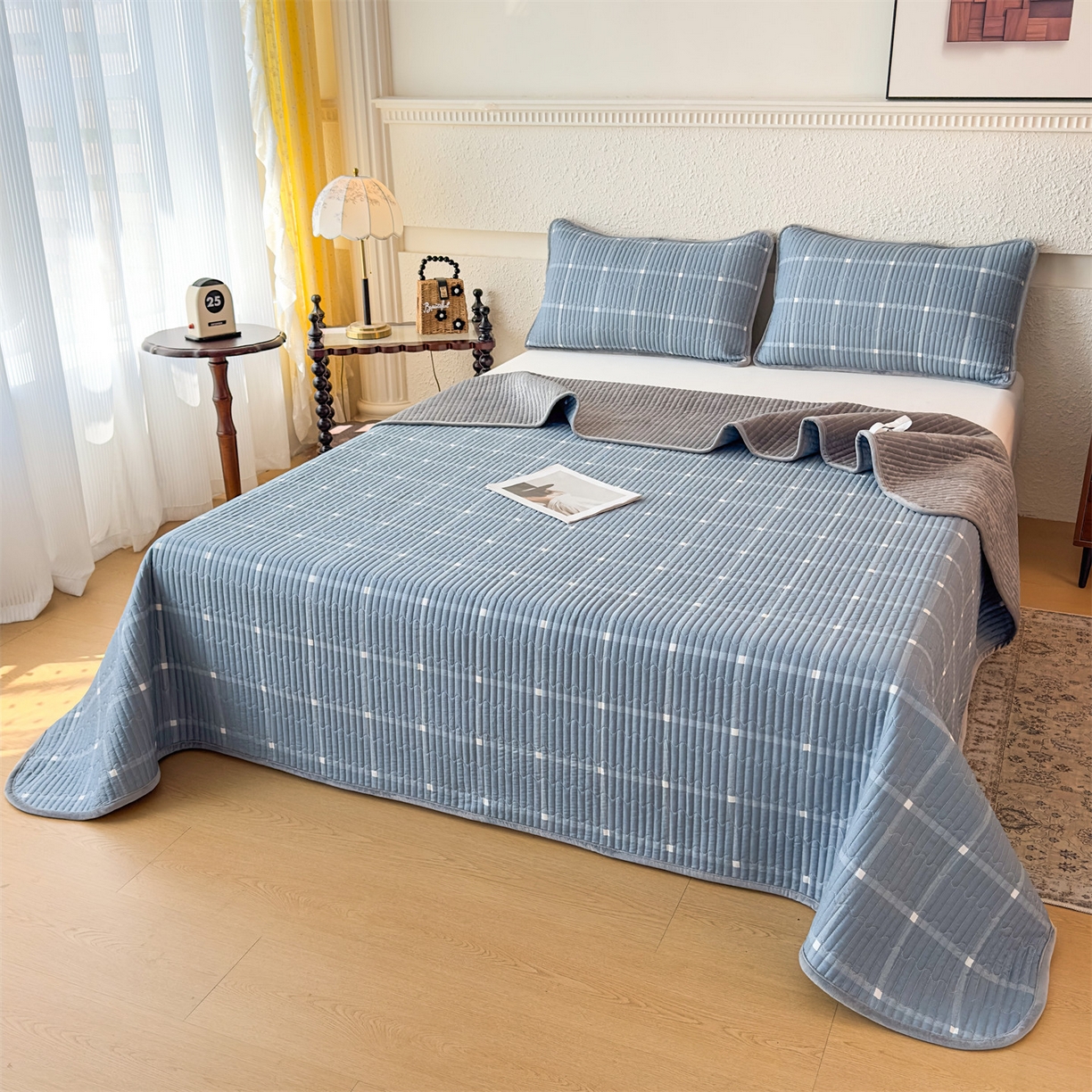 91家纺网 家纺一手货源 找家纺 恒爱家纺 2025新款全棉宝宝绒双拼床盖三件套 蓝灰中格