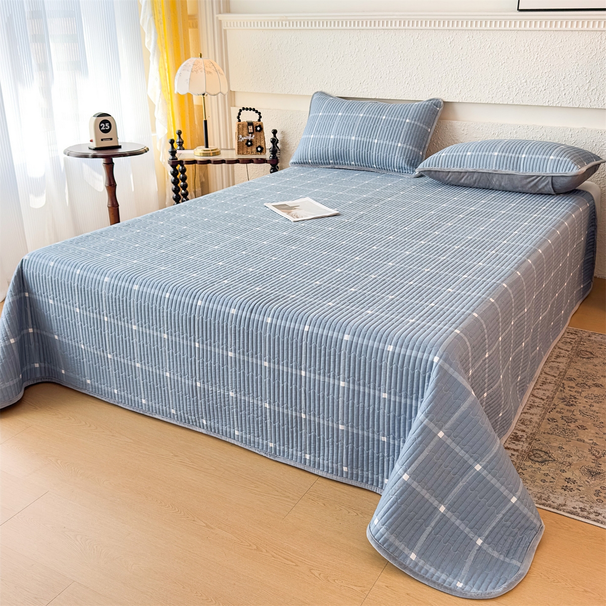 91家纺网 家纺一手货源 找家纺 恒爱家纺 2025新款全棉宝宝绒双拼床盖三件套 蓝灰中格