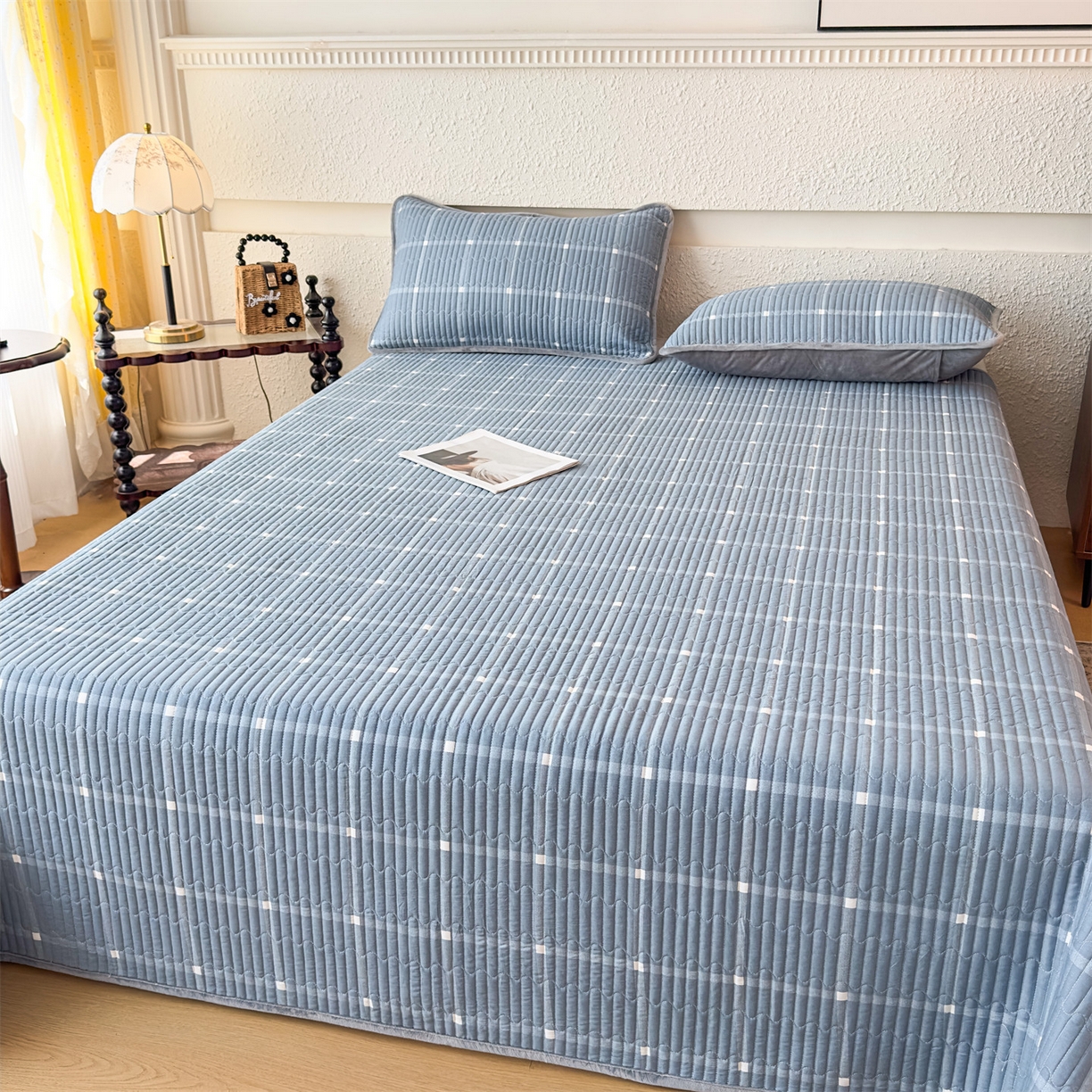 91家纺网 家纺一手货源 找家纺 恒爱家纺 2025新款全棉宝宝绒双拼床盖三件套 蓝灰中格