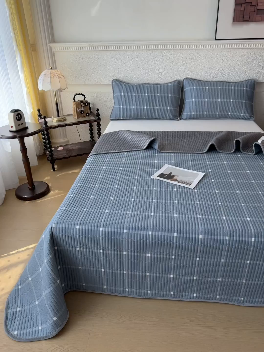 91家纺网 家纺一手货源 找家纺 恒爱家纺 2025新款全棉宝宝绒双拼床盖三件套 蓝灰中格