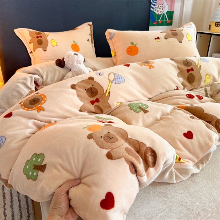 91家纺网 家纺一手货源 找家纺 艾特你 2025新款小清新高克重牛奶绒印花四件套 橘子卡皮