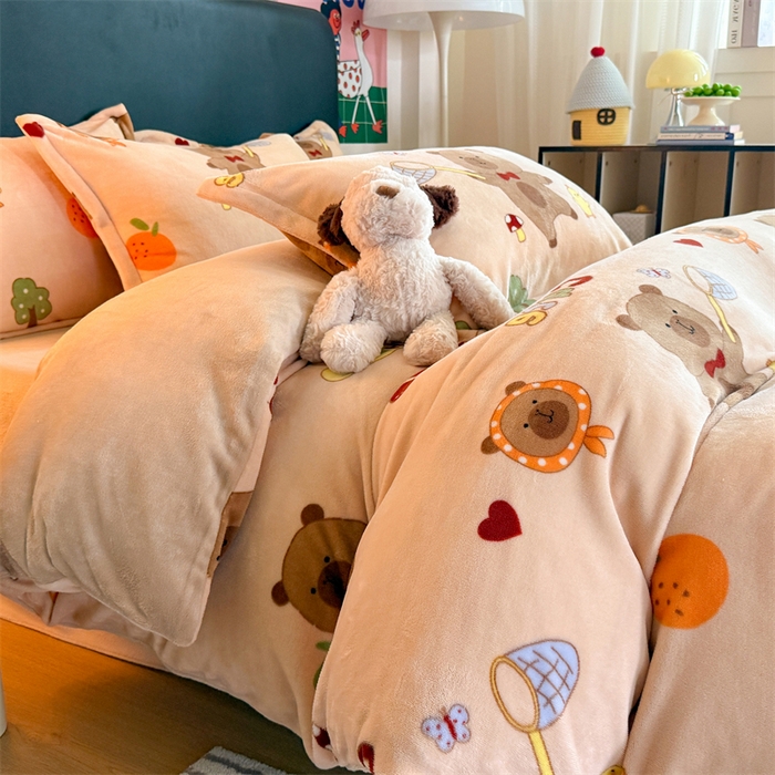 91家纺网 家纺一手货源 找家纺 艾特你 2025新款小清新高克重牛奶绒印花四件套 橘子卡皮