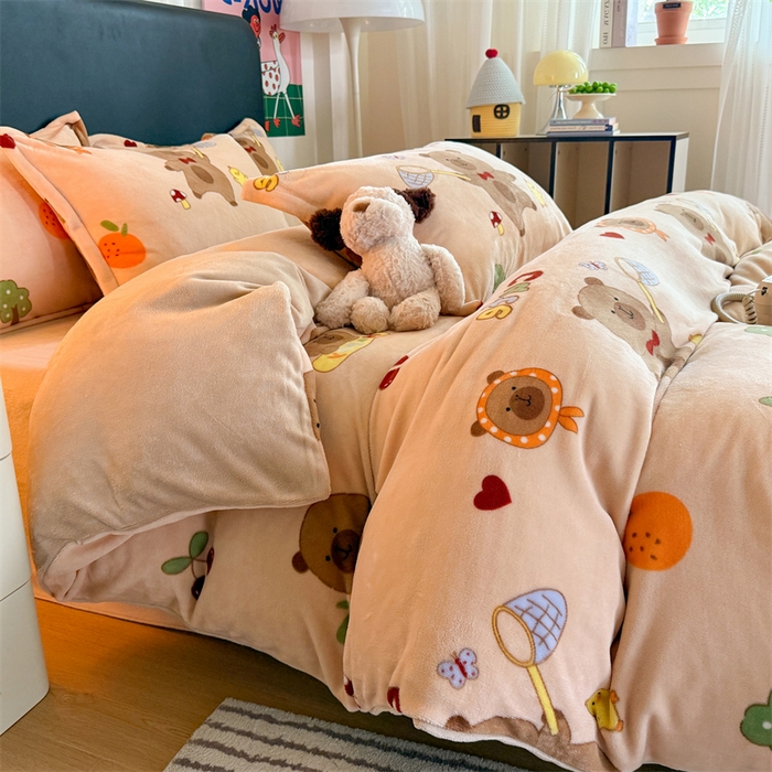 91家纺网 家纺一手货源 找家纺 艾特你 2025新款小清新高克重牛奶绒印花四件套 橘子卡皮