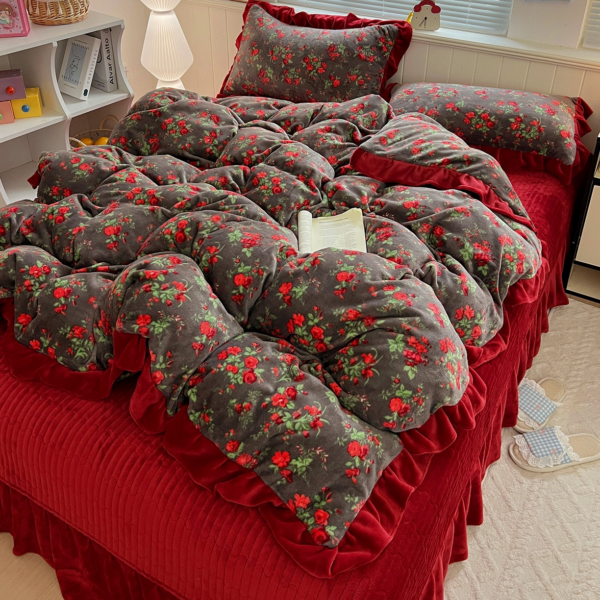 91家纺网 家纺一手货源 找家纺 （总）富米莱（原臻工厂） 2025新款热卖舒适花边牛奶绒床盖床裙床单四件套