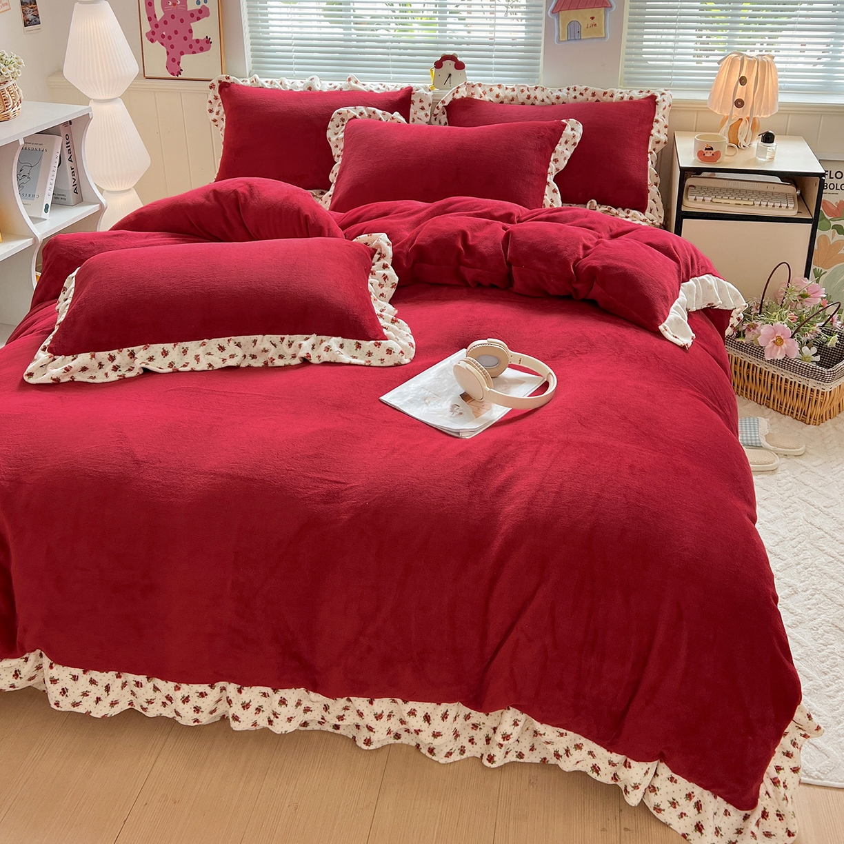 91家纺网 家纺一手货源 找家纺 富米莱（原臻工厂） 2025新款热卖舒适花边牛奶绒床盖床裙床单四件套 番喜-米