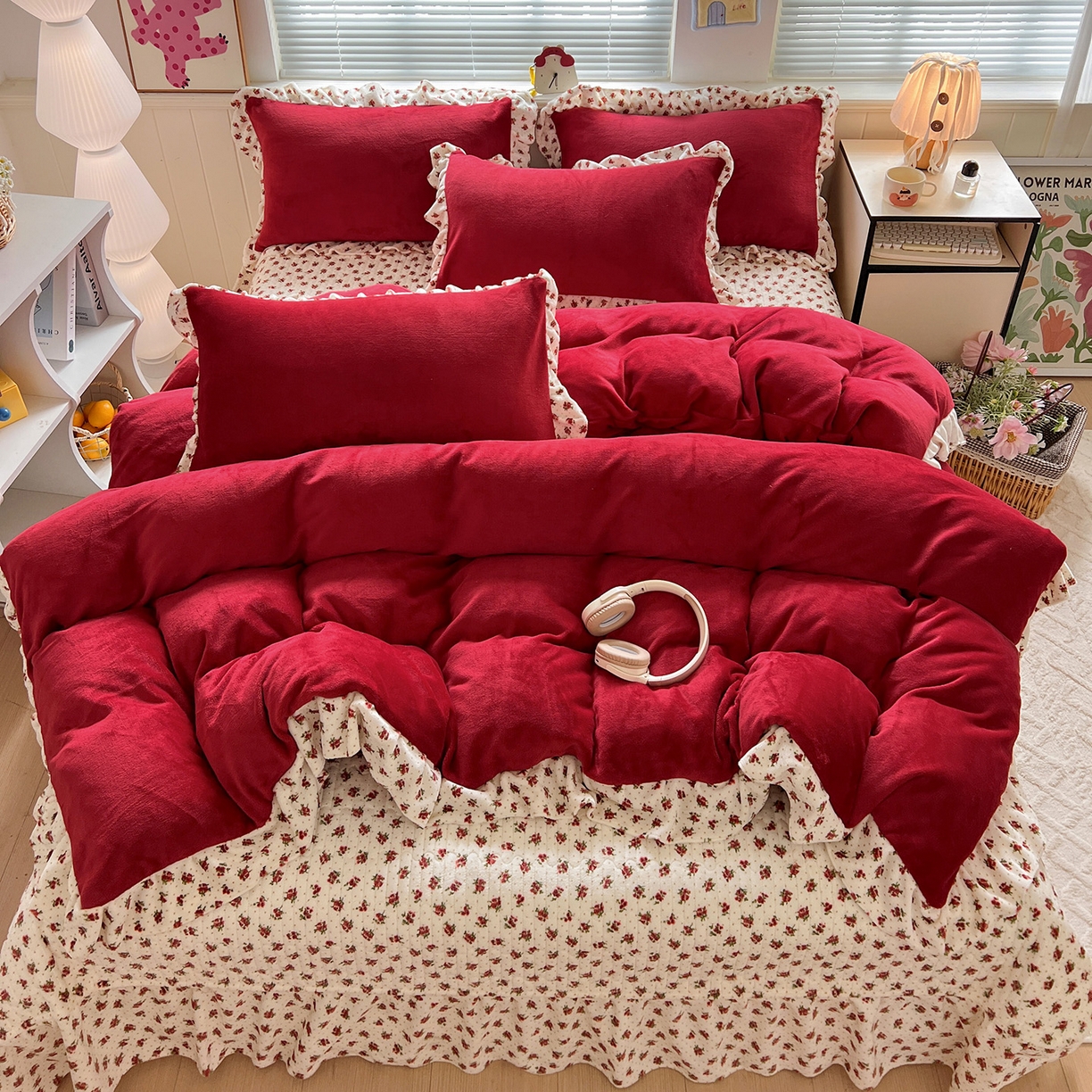 91家纺网 家纺一手货源 找家纺 富米莱（原臻工厂） 2025新款热卖舒适花边牛奶绒床盖床裙床单四件套 番喜-米