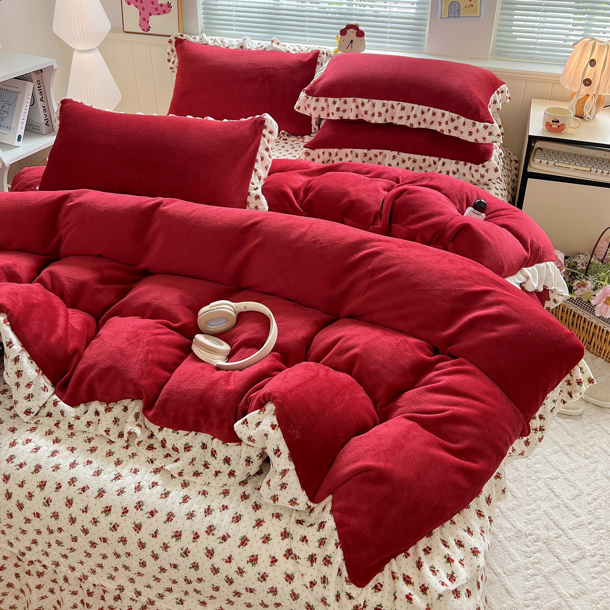 91家纺网 家纺一手货源 找家纺 富米莱（原臻工厂） 2025新款热卖舒适花边牛奶绒床盖床裙床单四件套 番喜-米