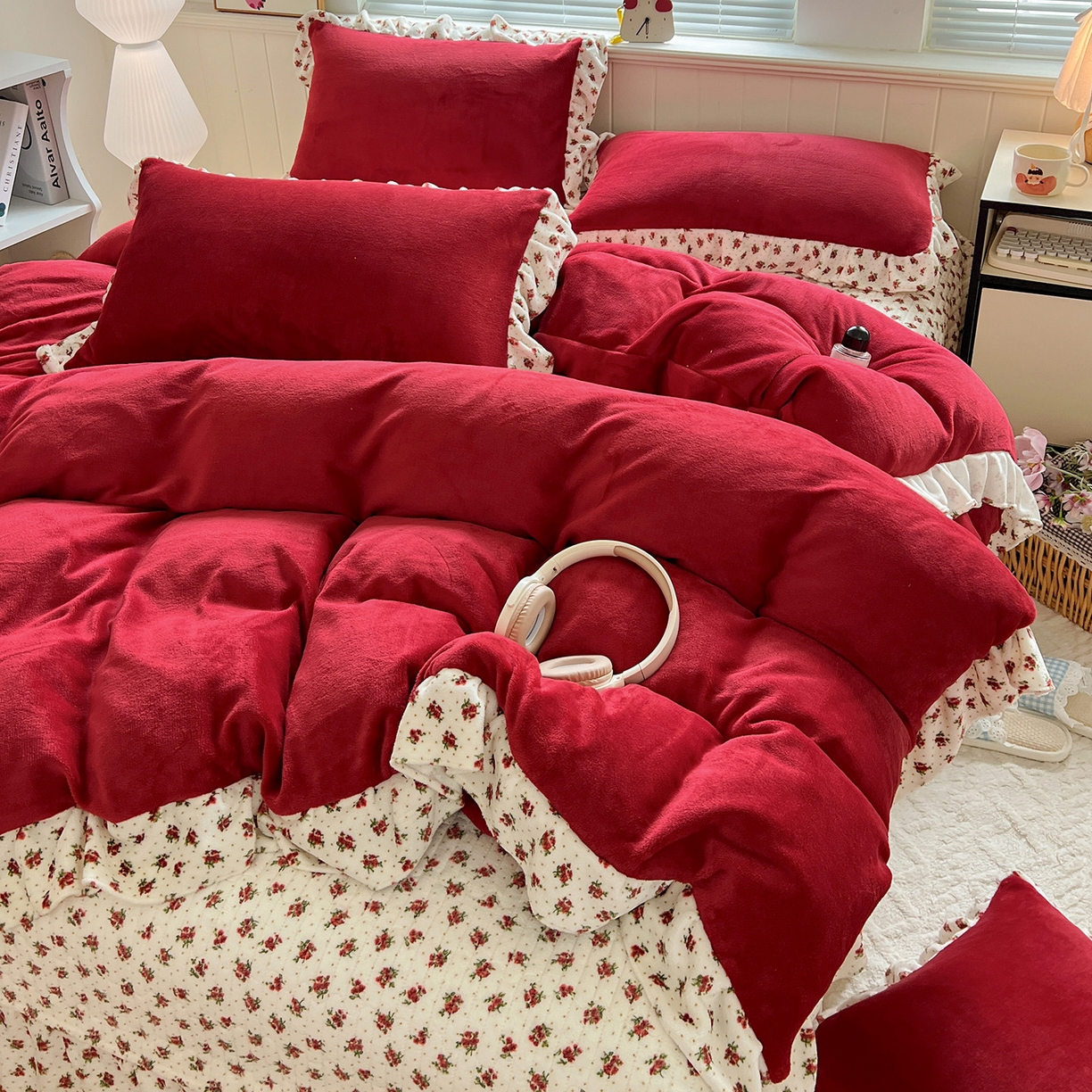 91家纺网 家纺一手货源 找家纺 富米莱（原臻工厂） 2025新款热卖舒适花边牛奶绒床盖床裙床单四件套 番喜-米