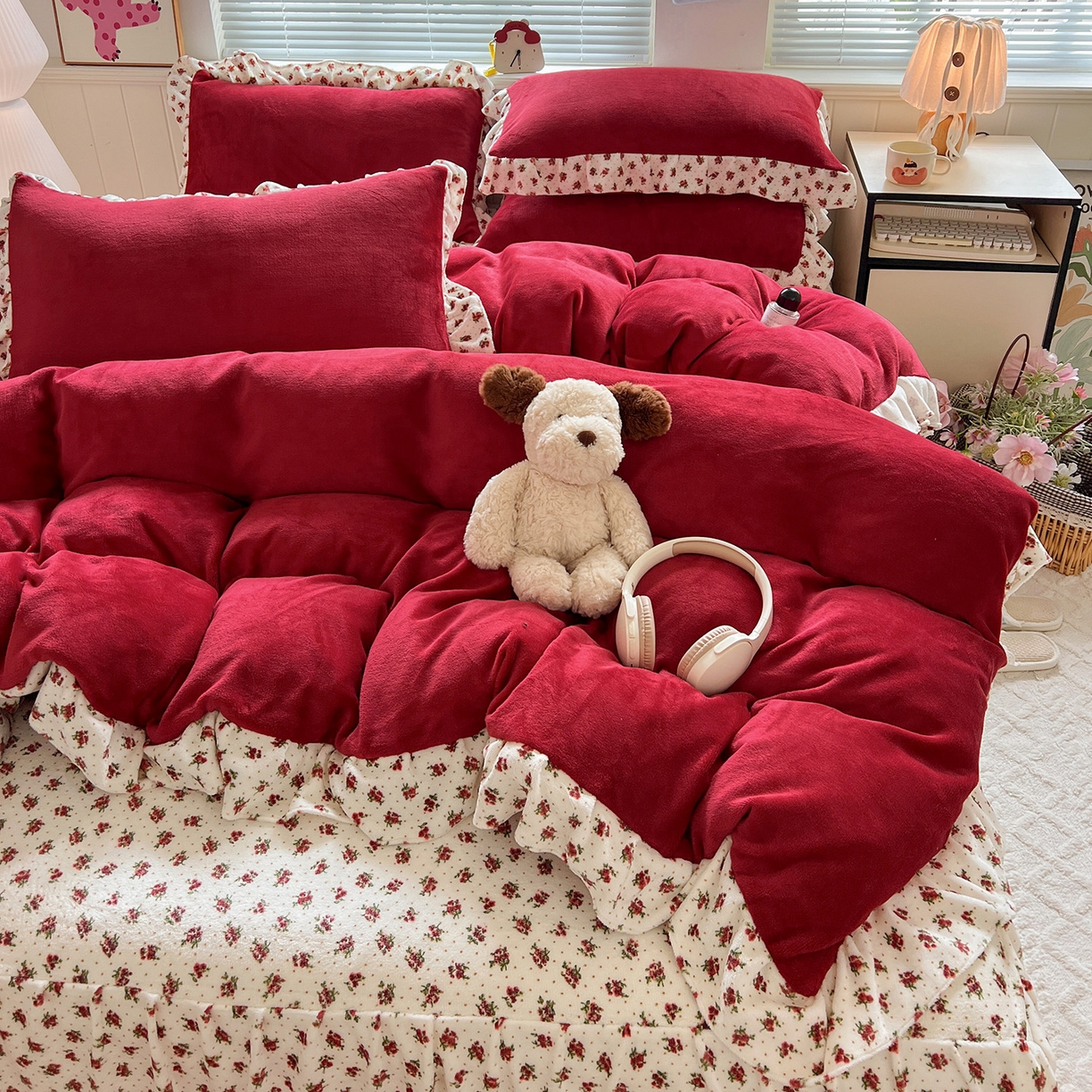 91家纺网 家纺一手货源 找家纺 富米莱（原臻工厂） 2025新款热卖舒适花边牛奶绒床盖床裙床单四件套 番喜-米