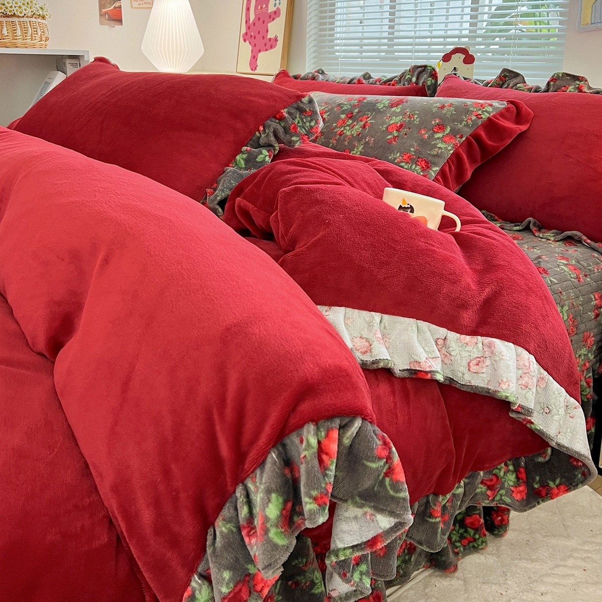 富米莱（原臻工厂） 2025新款热卖舒适花边牛奶绒床盖床裙床单四件套 番喜-红