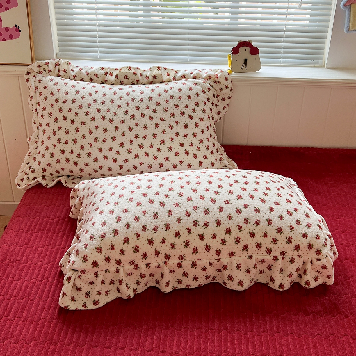 91家纺网 家纺一手货源 找家纺 富米莱（原臻工厂） 2025新款热卖舒适花边牛奶绒床盖床裙床单四件套 玫瑰的故事